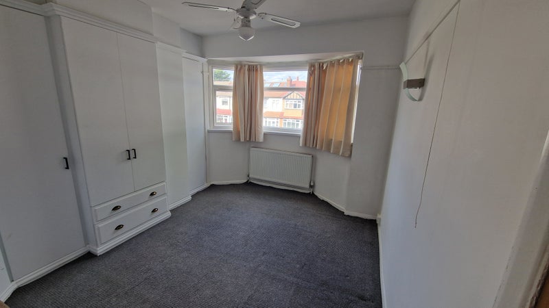 Room Sherwood Avenue in Greater London