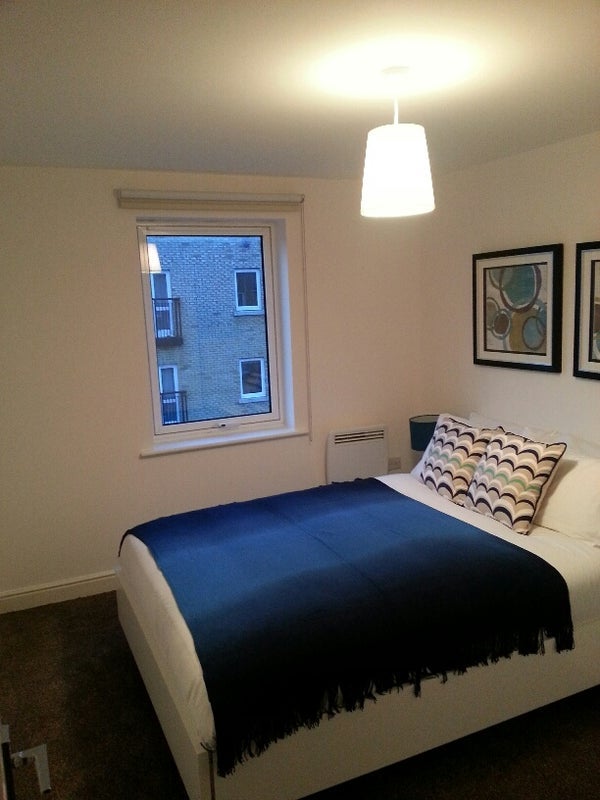 Flat Candle Street in Greater London