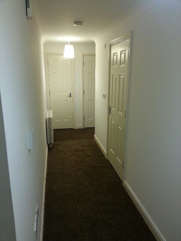 Flat Candle Street in Greater London