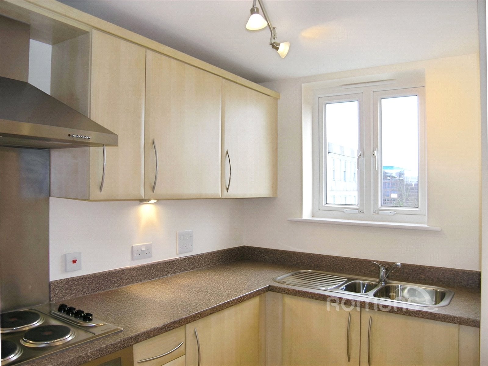 Flat Farnborough Road in Rushmoor