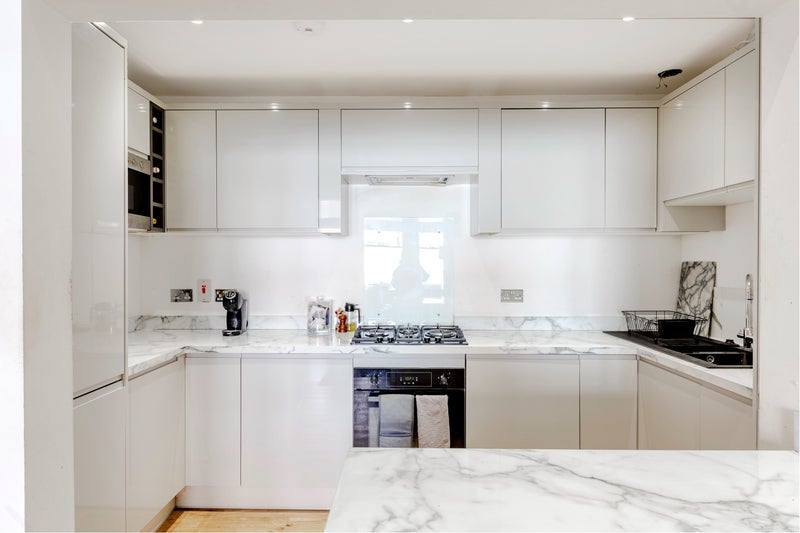 Room Huron Road in Greater London