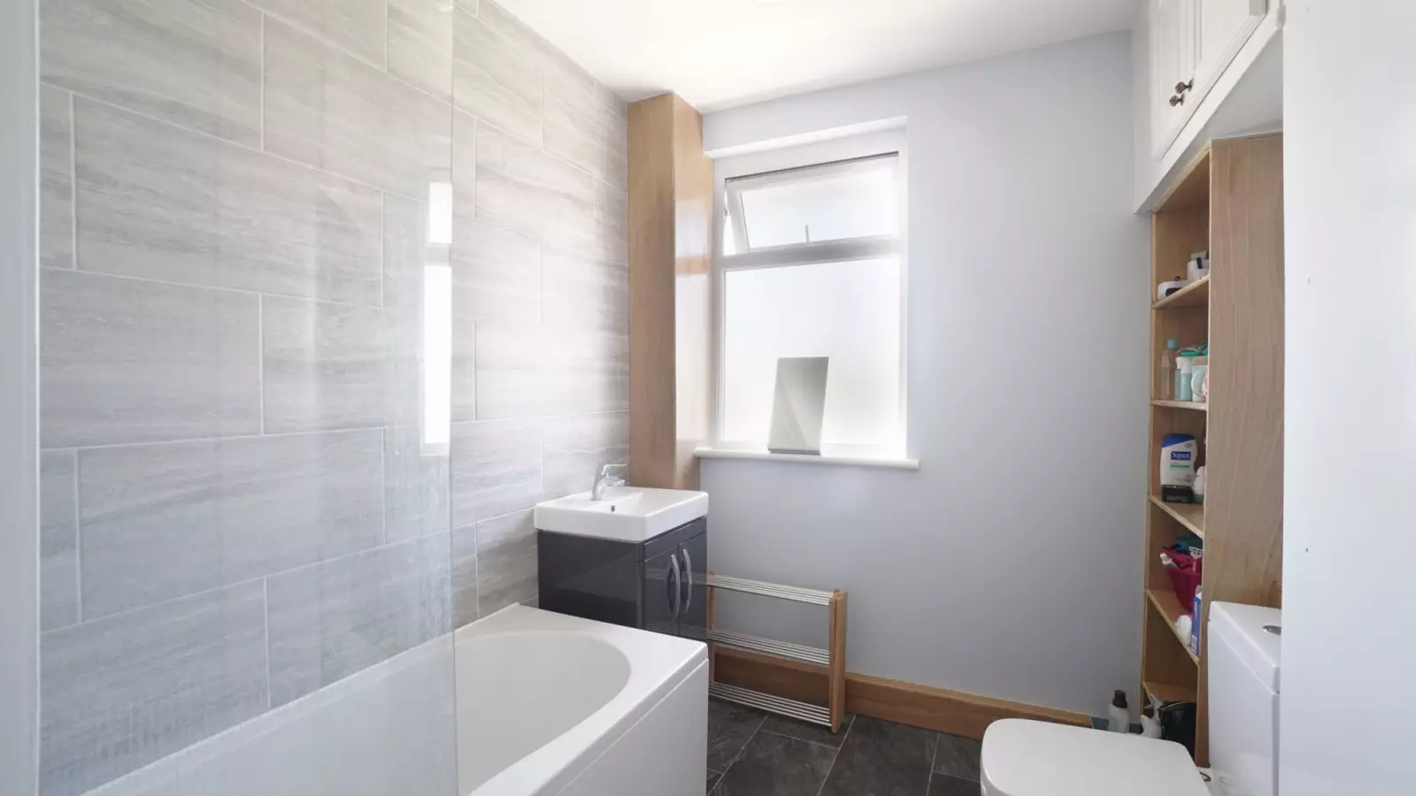 Room Fellows Court in Greater London