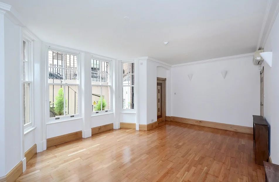 Flat Walton Place in Greater London