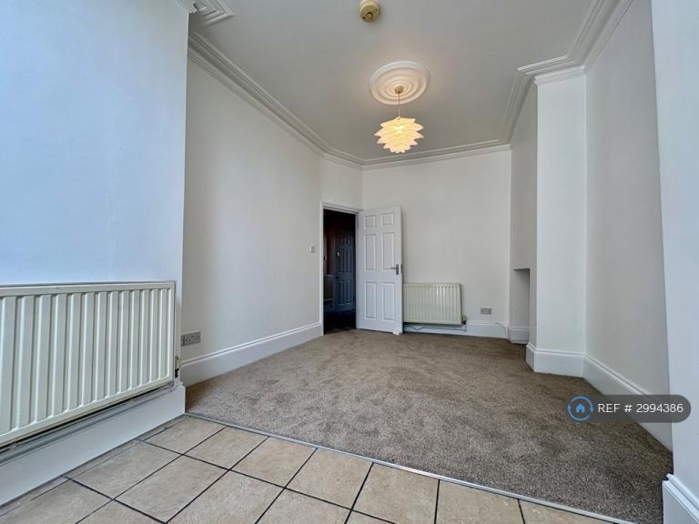 Flat Thane Villas in Greater London