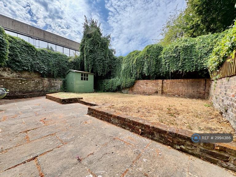 Flat Thane Villas in Greater London