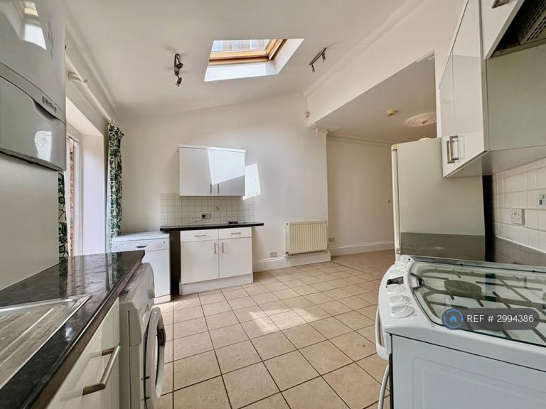 Flat Thane Villas in Greater London