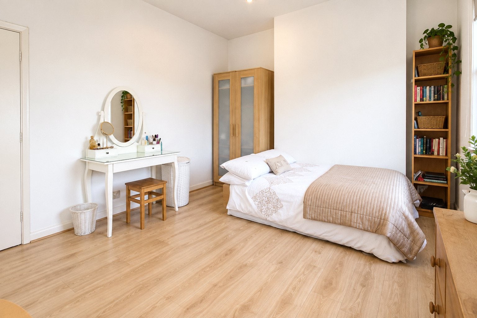 Flat Carmalt Gardens in Greater London