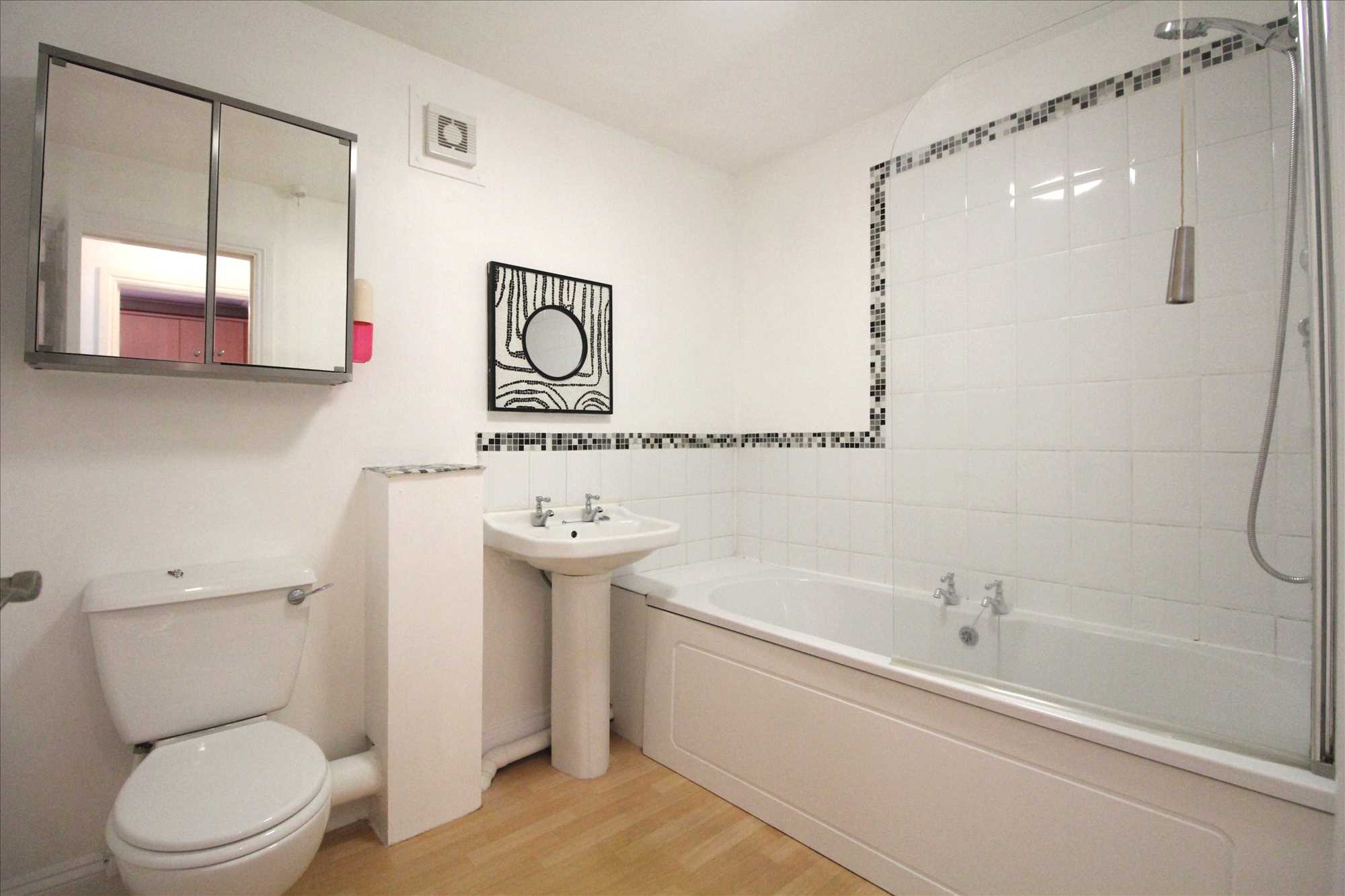 Flat Belton Way West in Southend-on-Sea