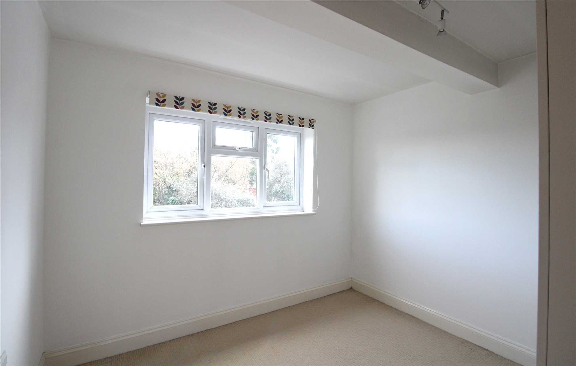 Flat Belton Way West in Southend-on-Sea