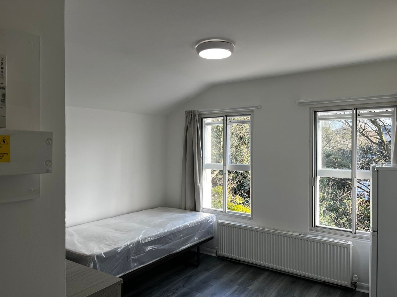Room Queen's Road in Greater London