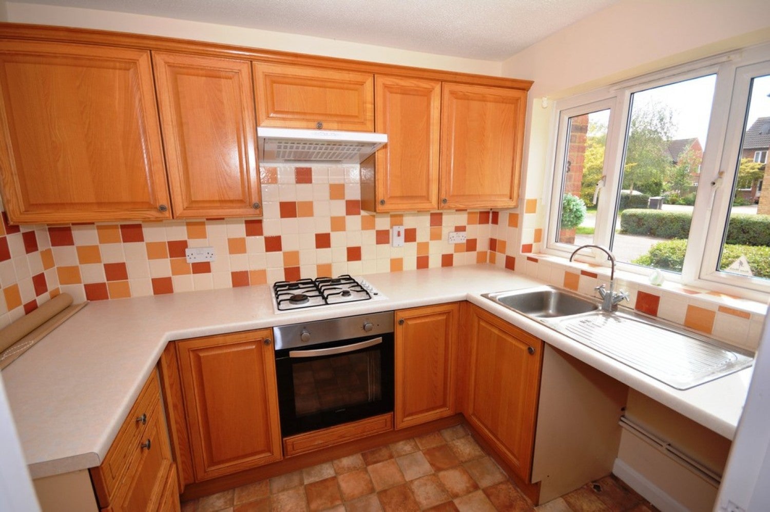 House Aldenham Close in Bedford