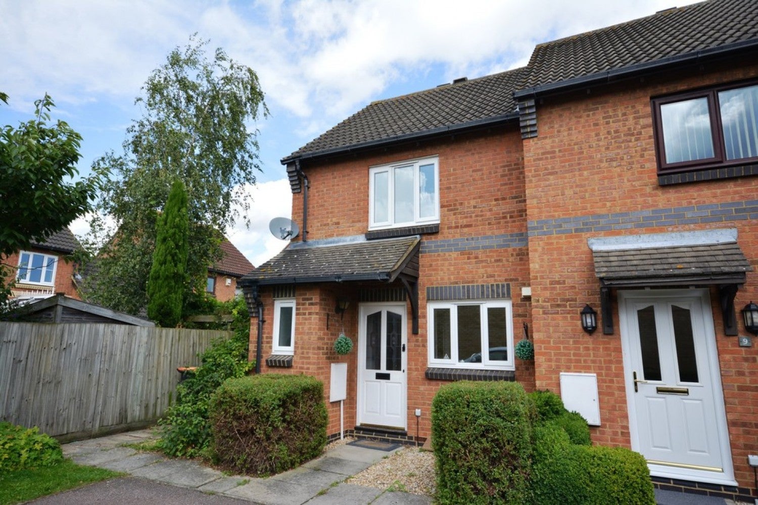House Aldenham Close in Bedford