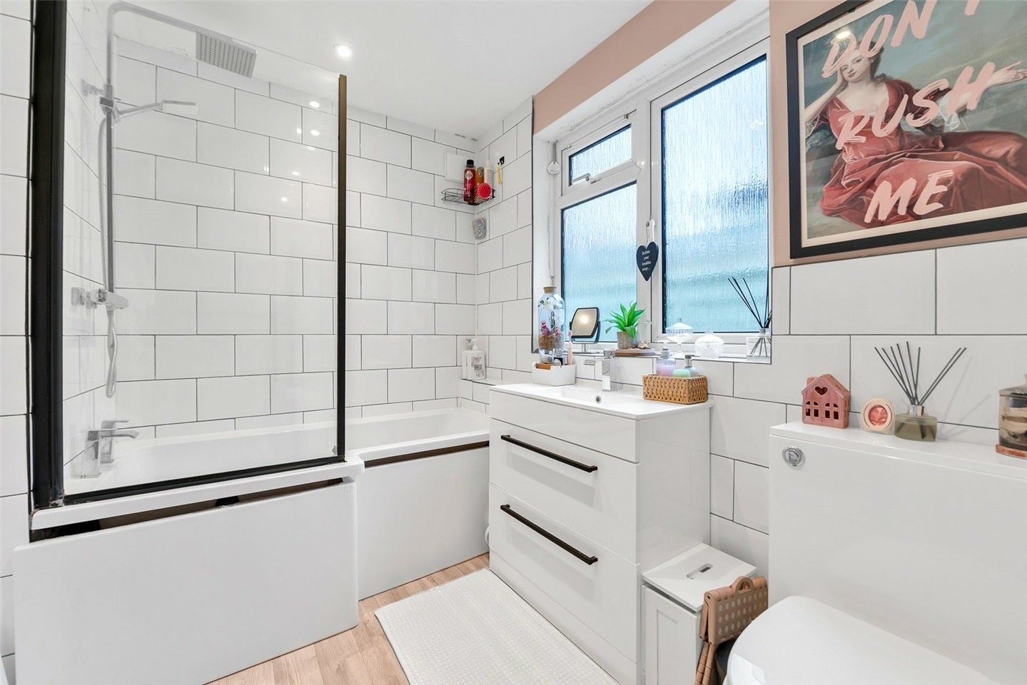 Room Hillhouse Road in Dartford