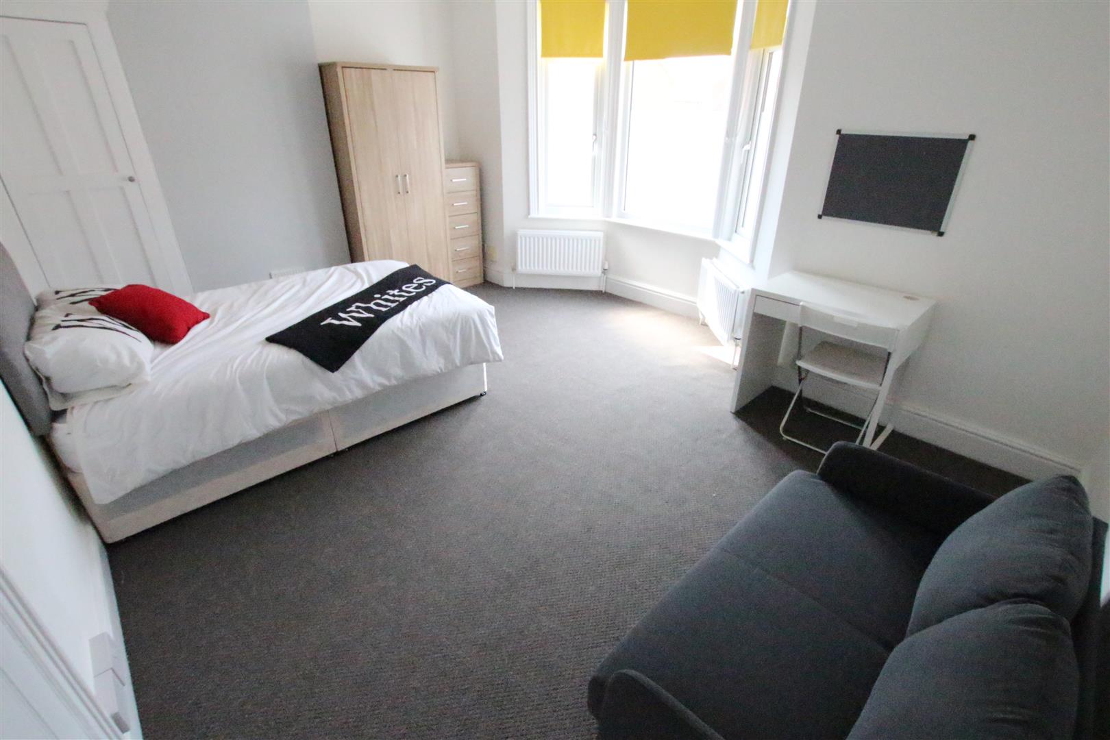 Room Cedar Road in Northampton