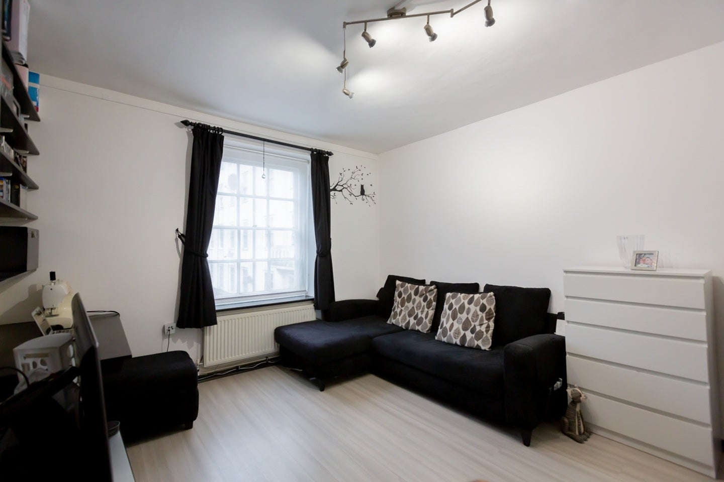 Flat Ossulston Street in Greater London