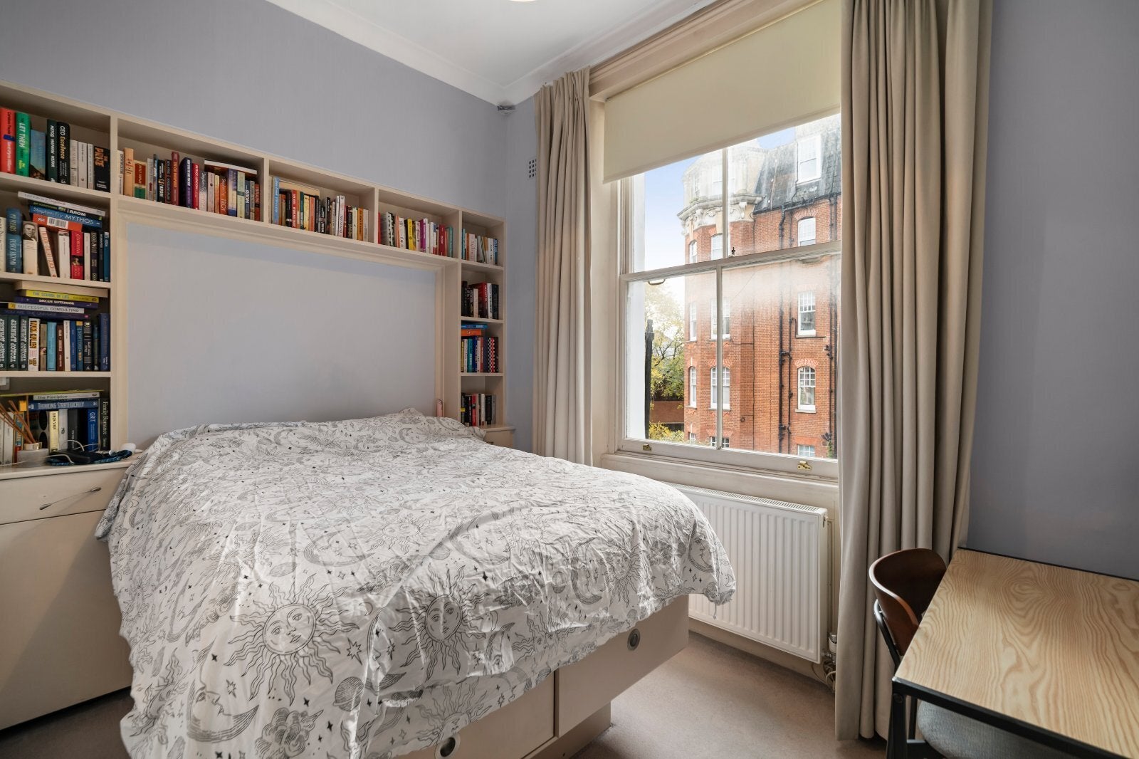 Flat Hornton Street in Greater London