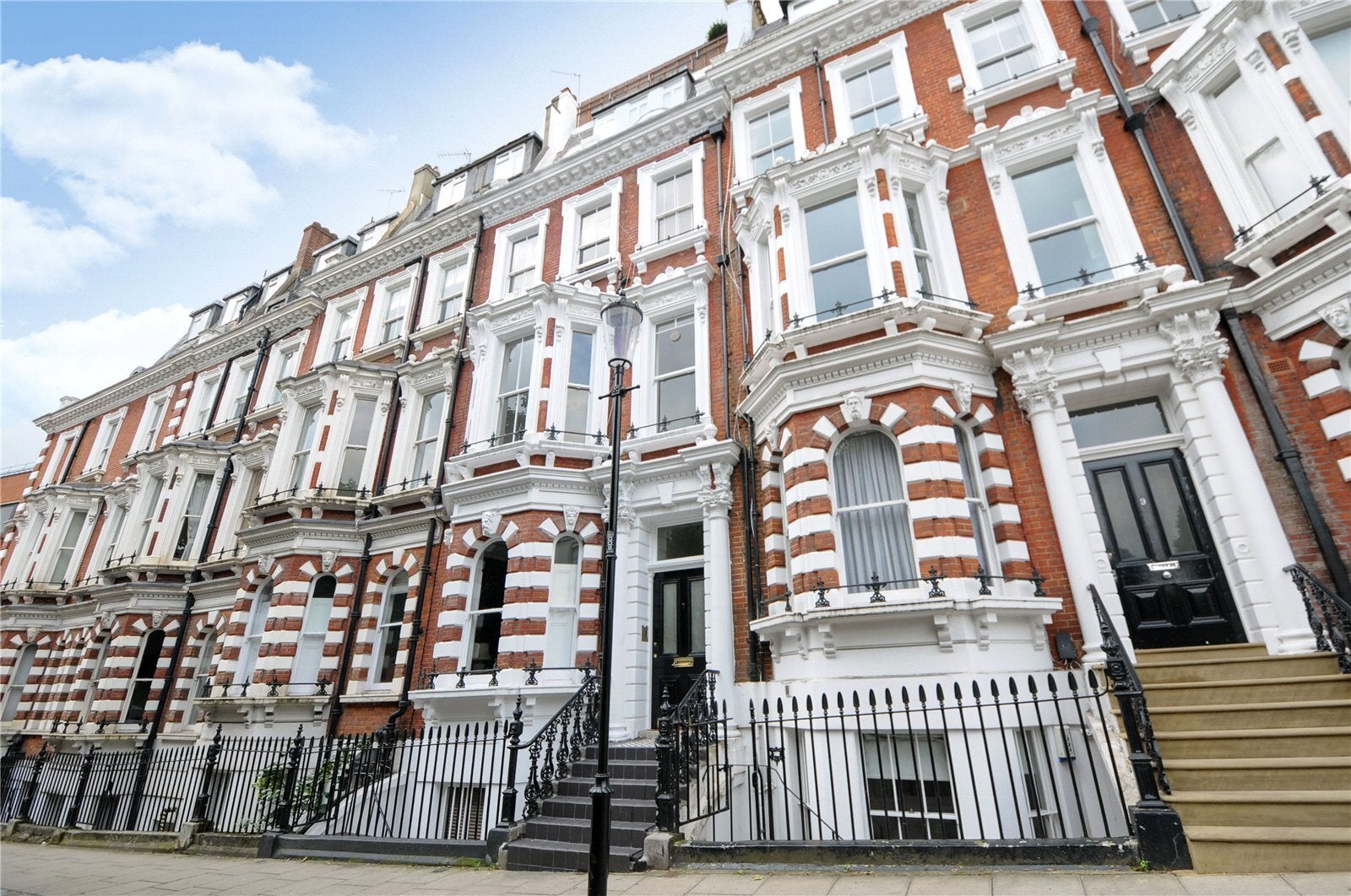 Flat Hornton Street in Greater London