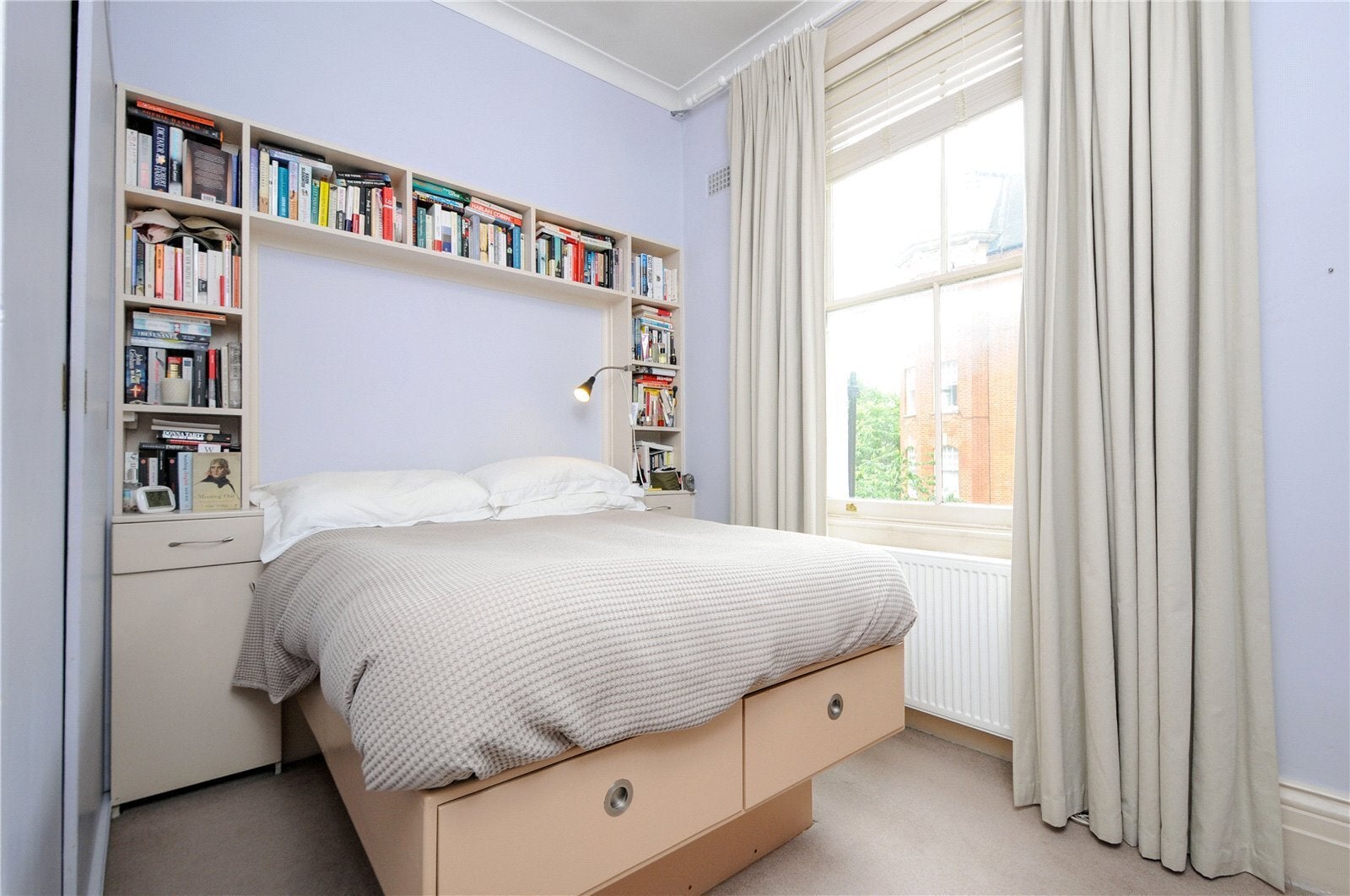 Flat Hornton Street in Greater London