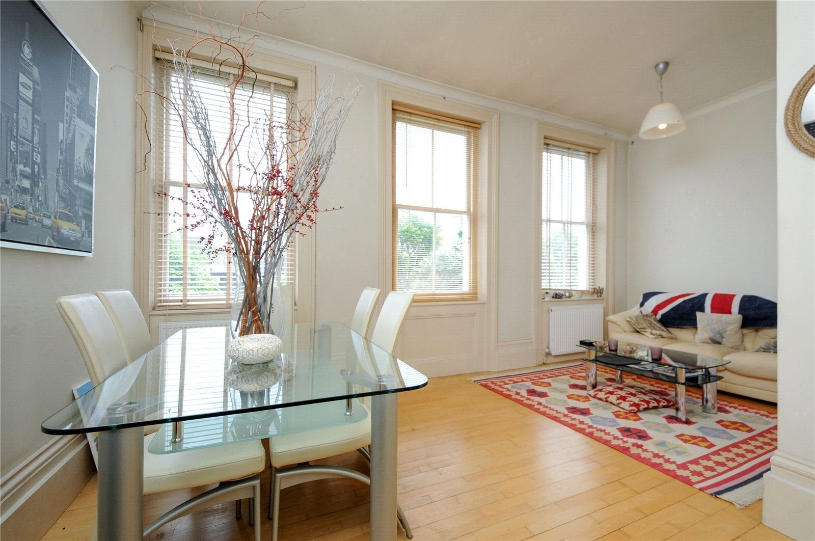 Flat Hornton Street in Greater London