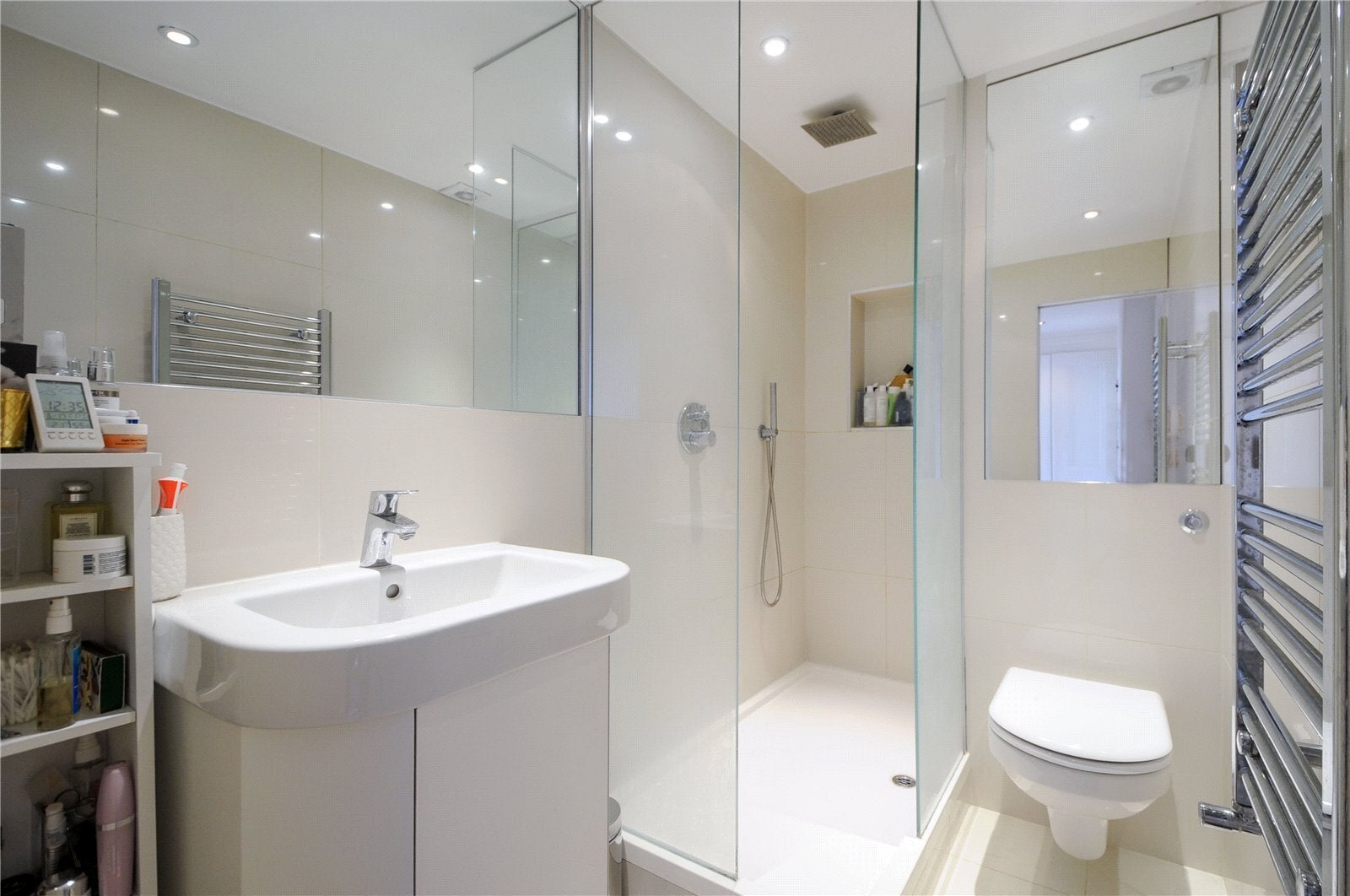 Flat Hornton Street in Greater London