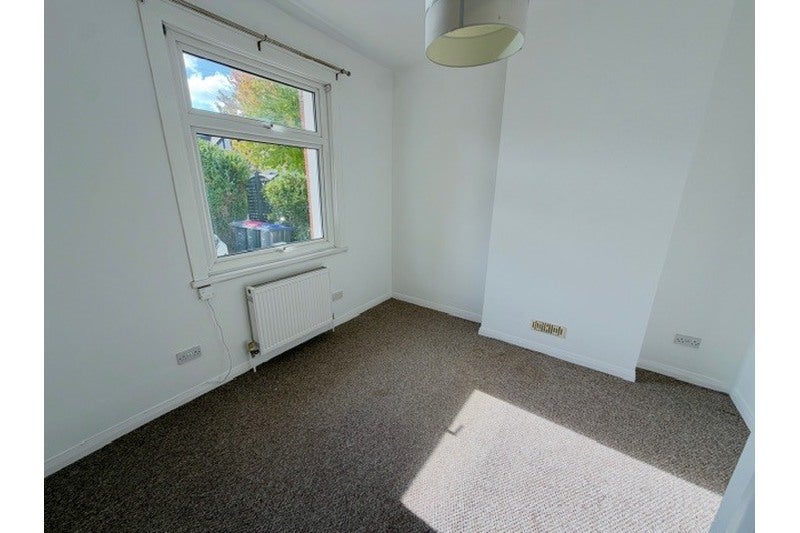 Flat First Avenue in Southend-on-Sea