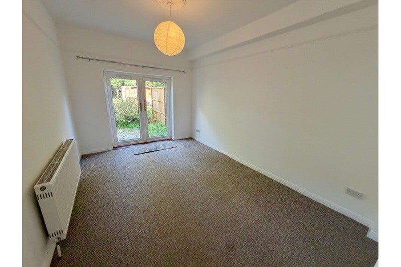 Flat First Avenue in Southend-on-Sea
