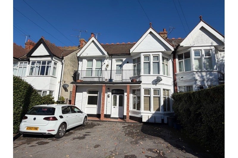 Flat First Avenue in Southend-on-Sea