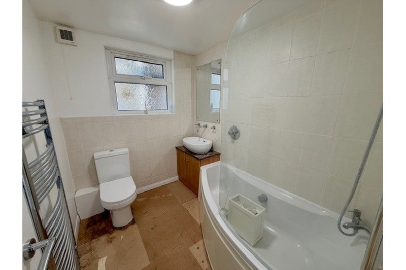 Flat First Avenue in Southend-on-Sea