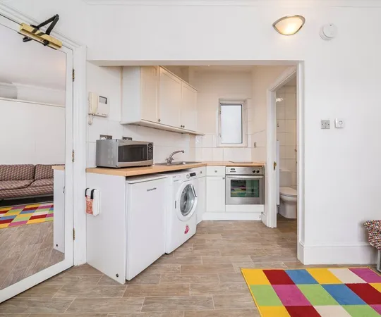 Flat Warwick Way in City of Westminster
