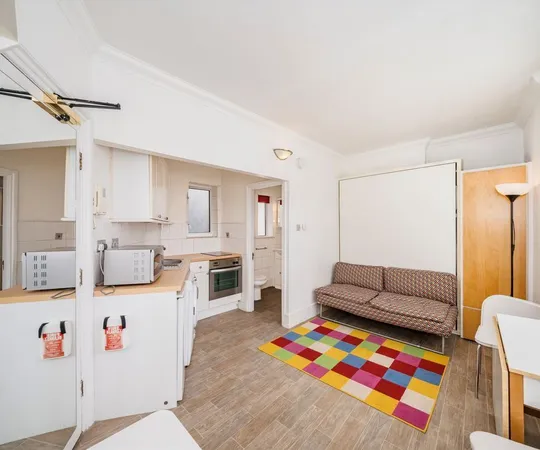 Flat Warwick Way in City of Westminster