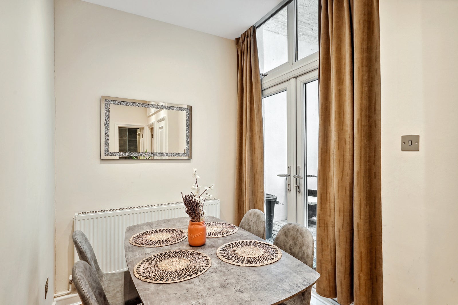 Flat Kynance Mews in Greater London