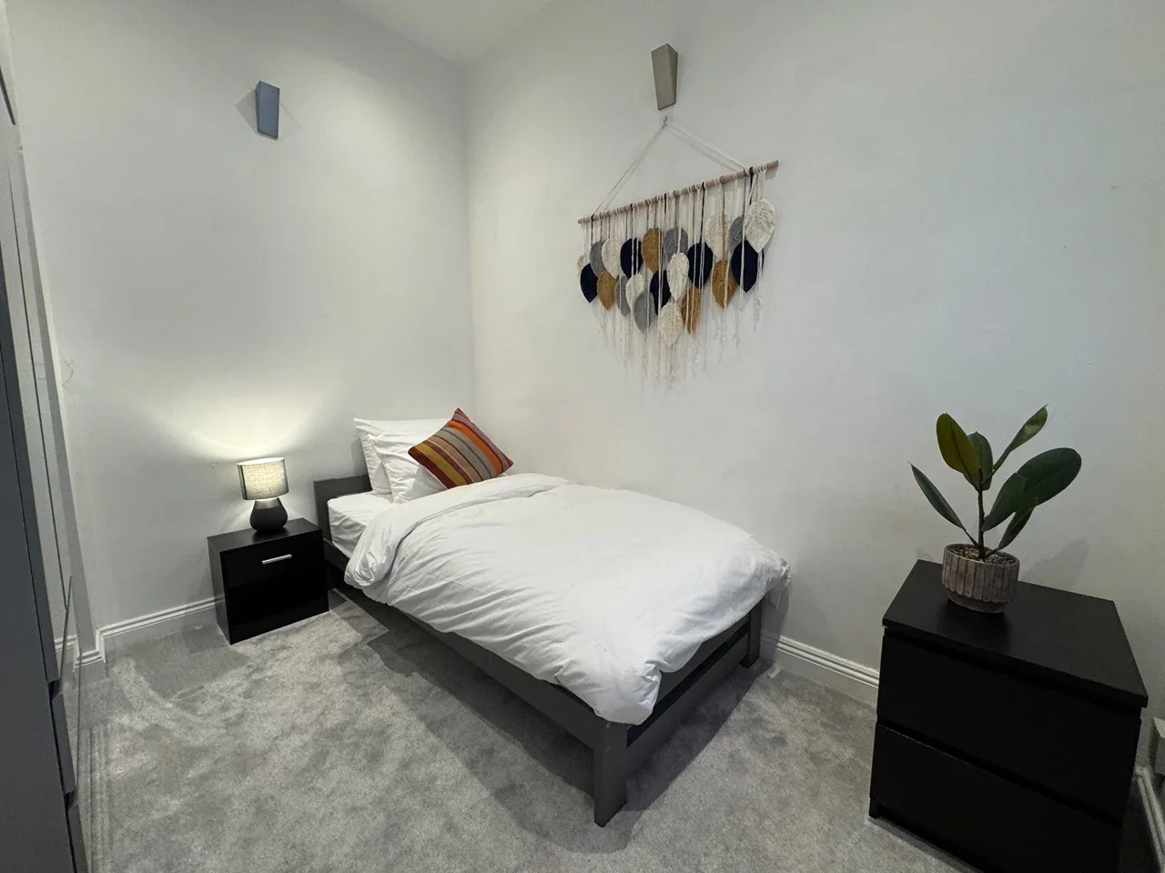 Room Kingston Road in Epsom and Ewell