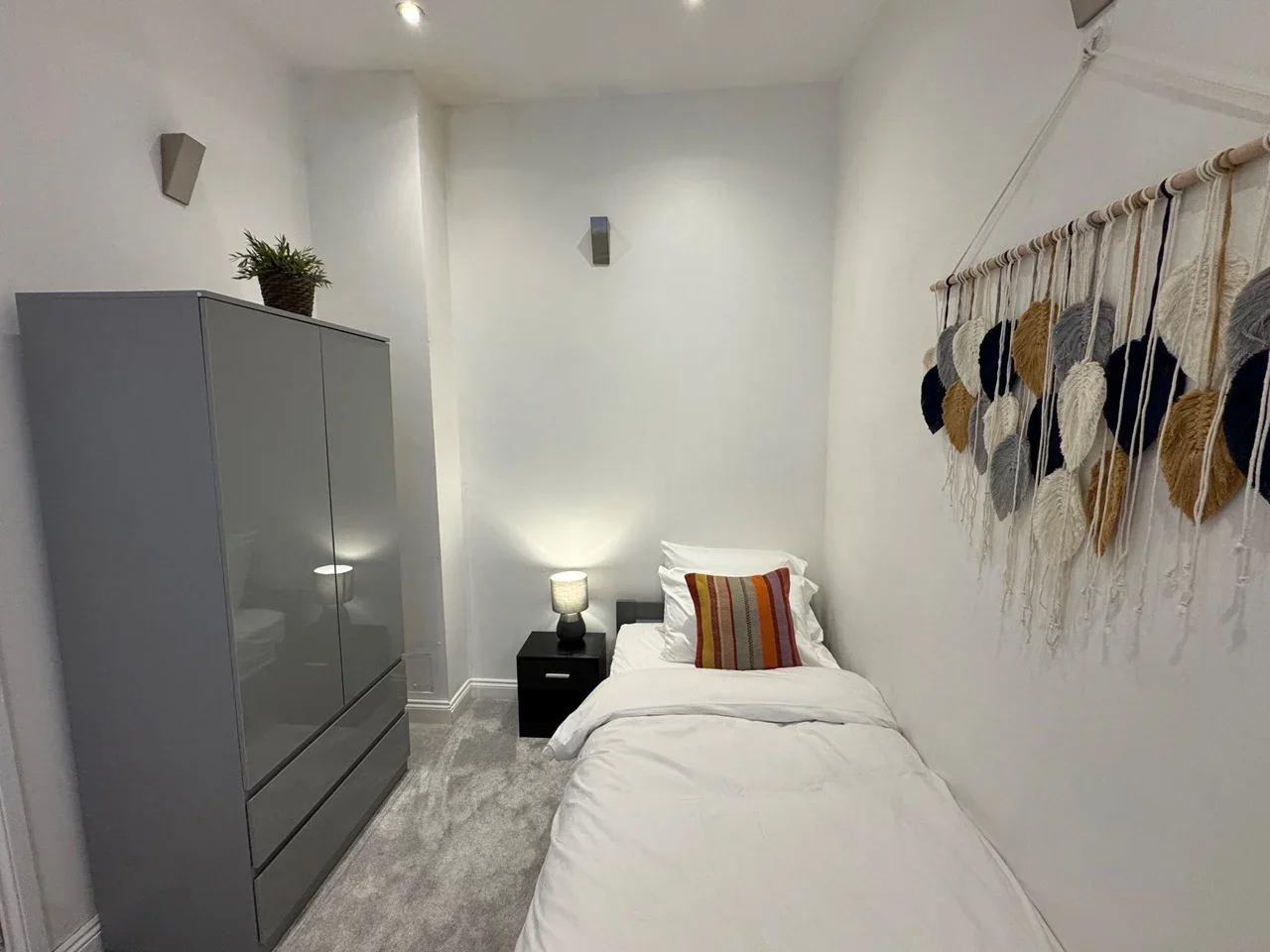 Room Kingston Road in Epsom and Ewell