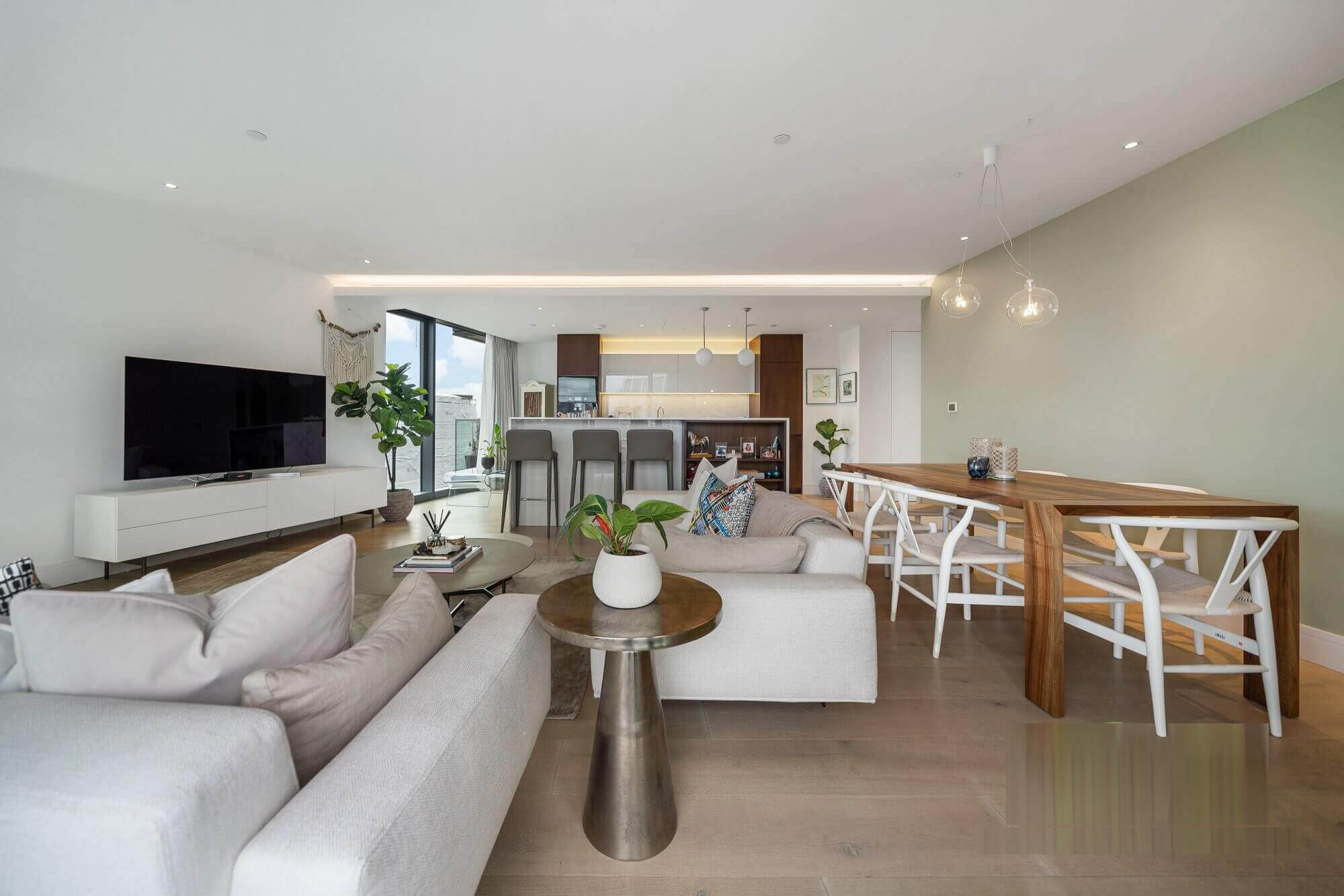 Flat Harbour Avenue in Greater London