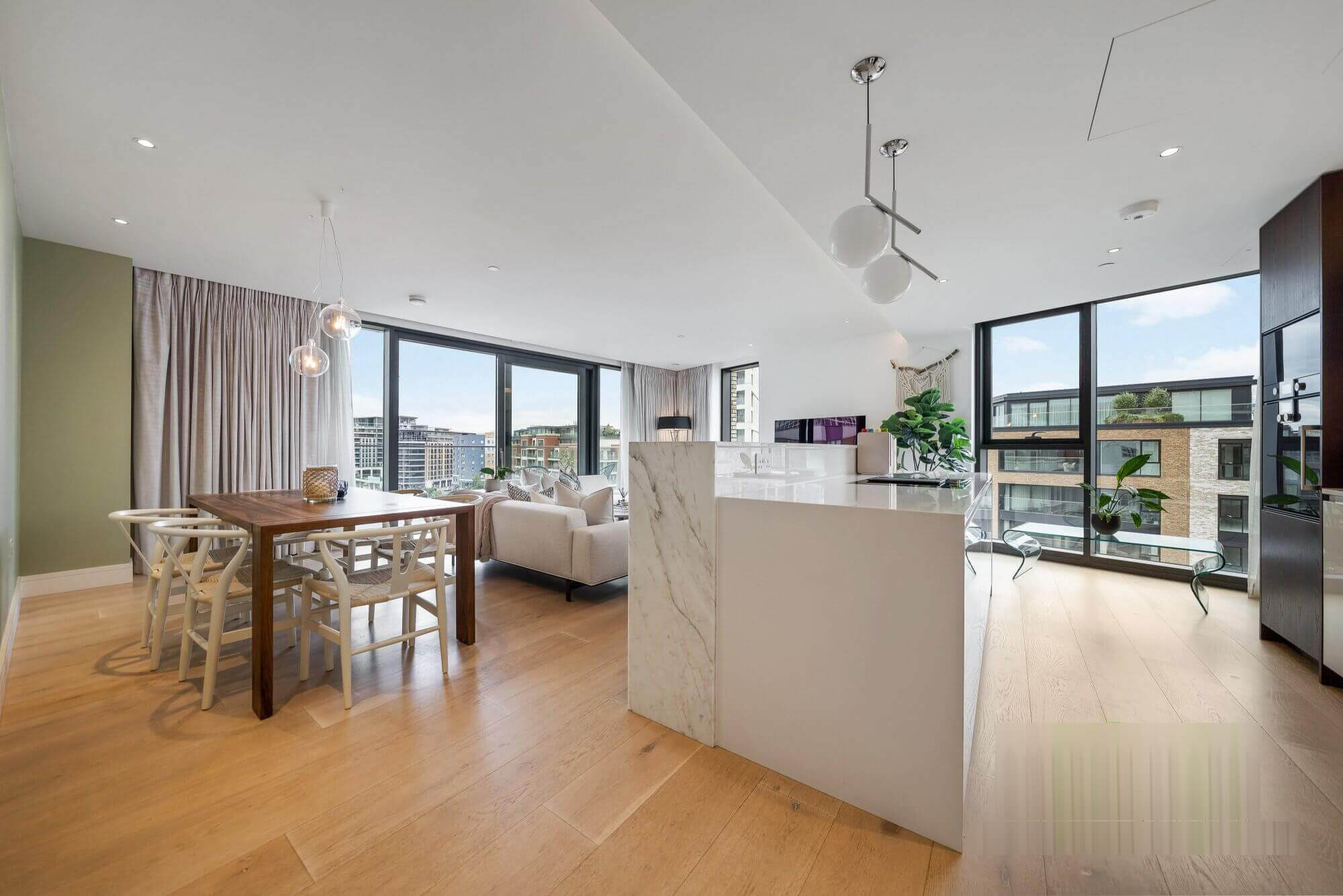 Flat Harbour Avenue in Greater London