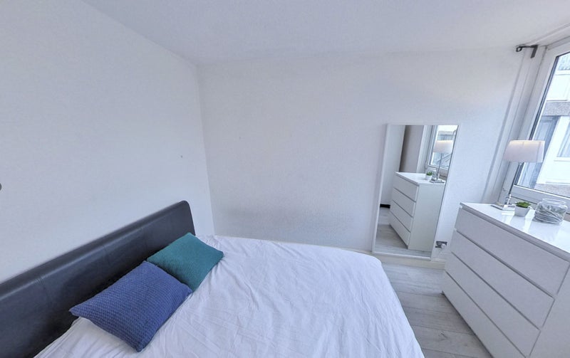 Room Holliday Square in Greater London