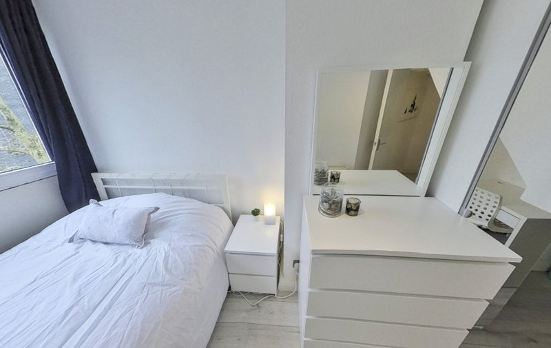 Room Holliday Square in Greater London