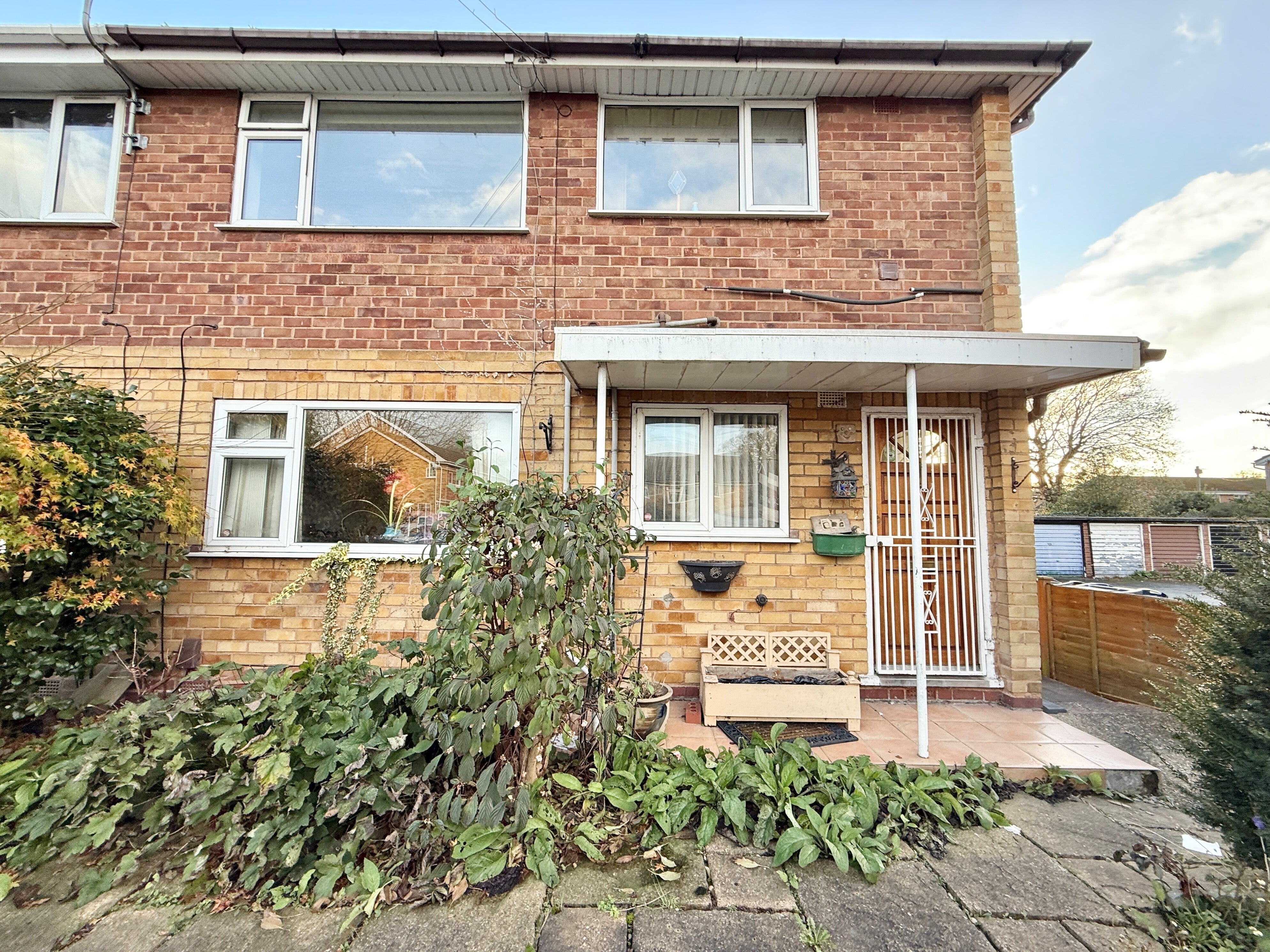 Flat Hazeltree Croft in Birmingham