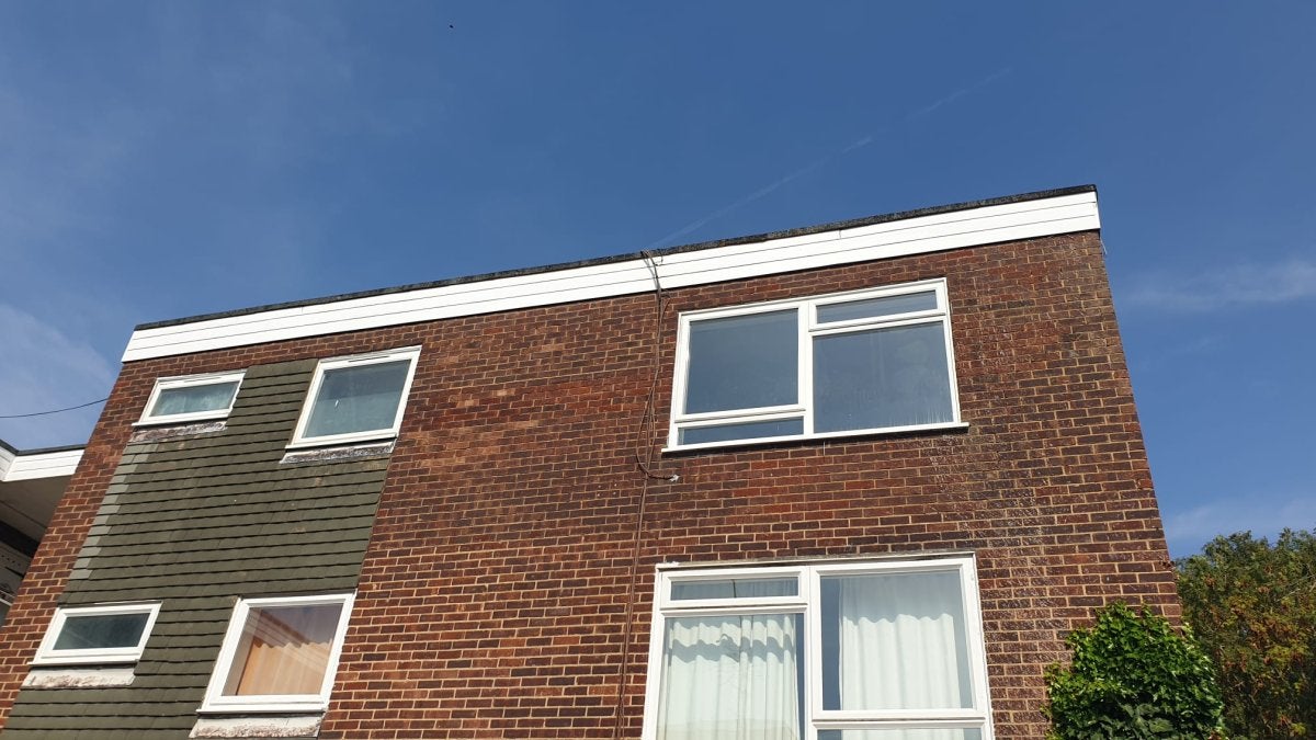 Flat Barnfield Road in Crawley