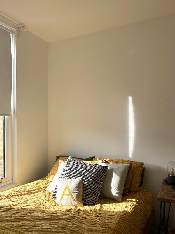 Room Dunlace Road in Greater London