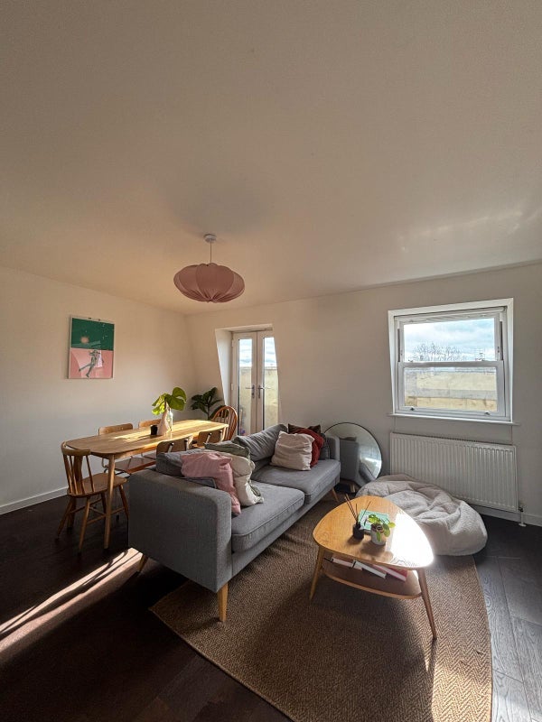 Room Dunlace Road in Greater London