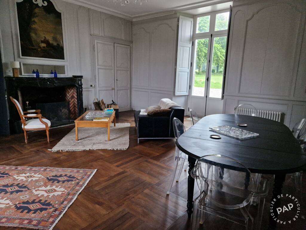 Maison Place du Commerce à Saint-Étienne-de-Montluc