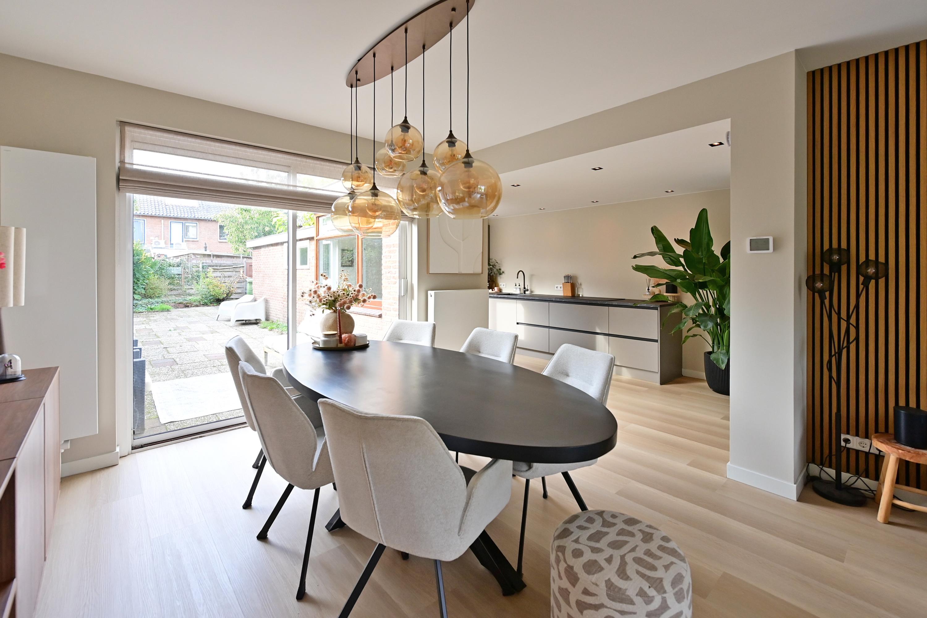 Tussenwoning te koop: Omroeplaan 30, Huizen