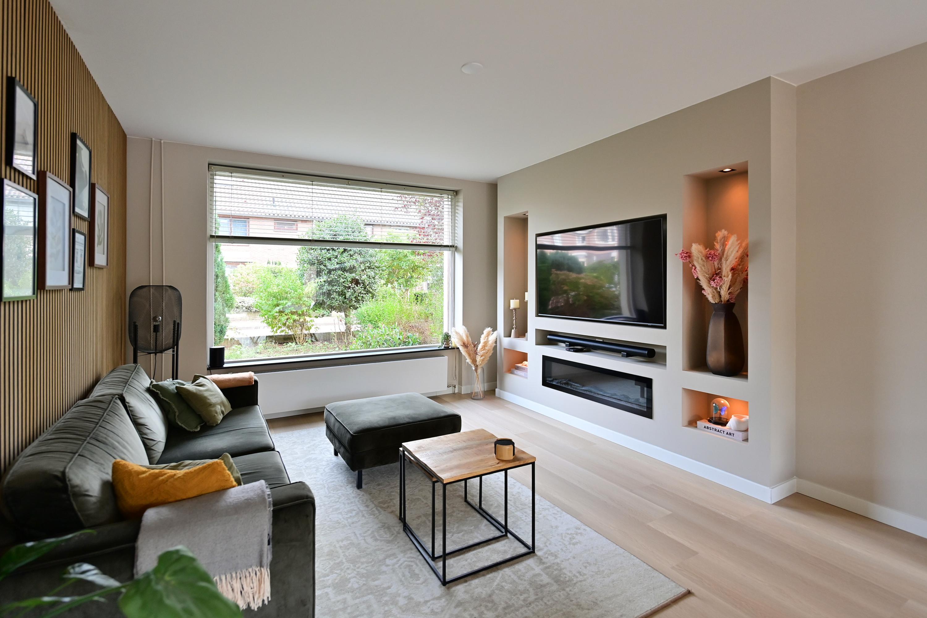 Tussenwoning te koop: Omroeplaan 30, Huizen