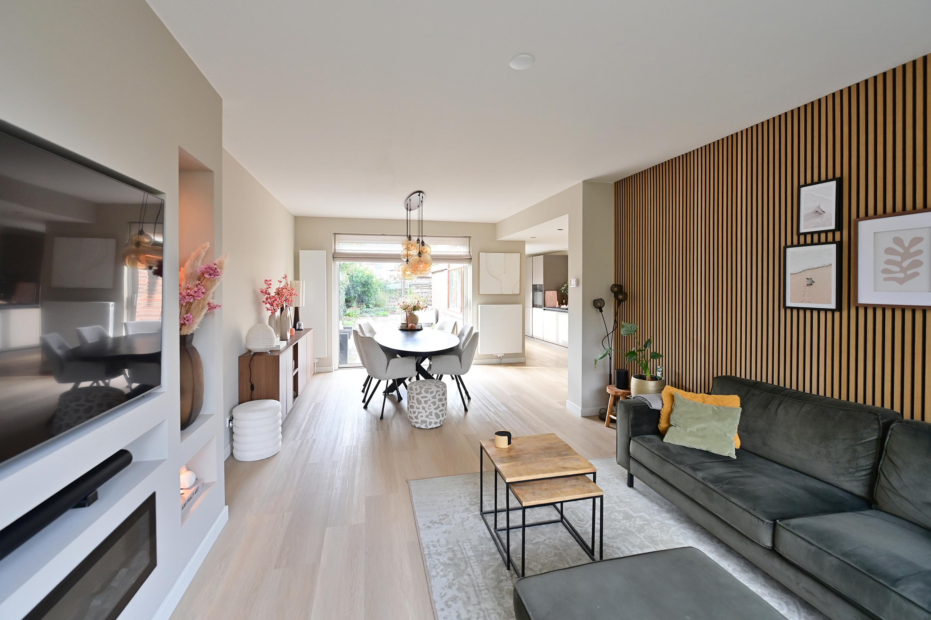 Tussenwoning te koop: Omroeplaan 30, Huizen