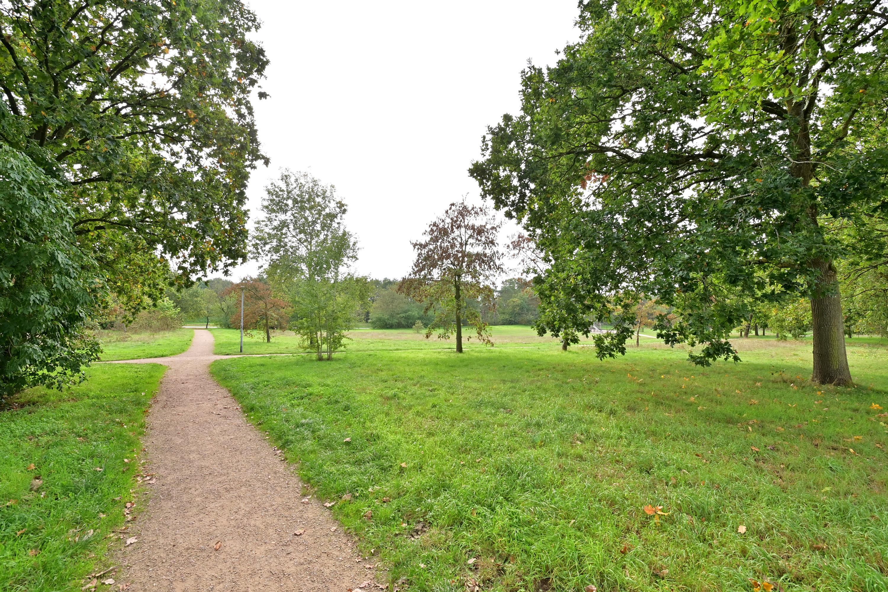 Tussenwoning te koop: Omroeplaan 30, Huizen