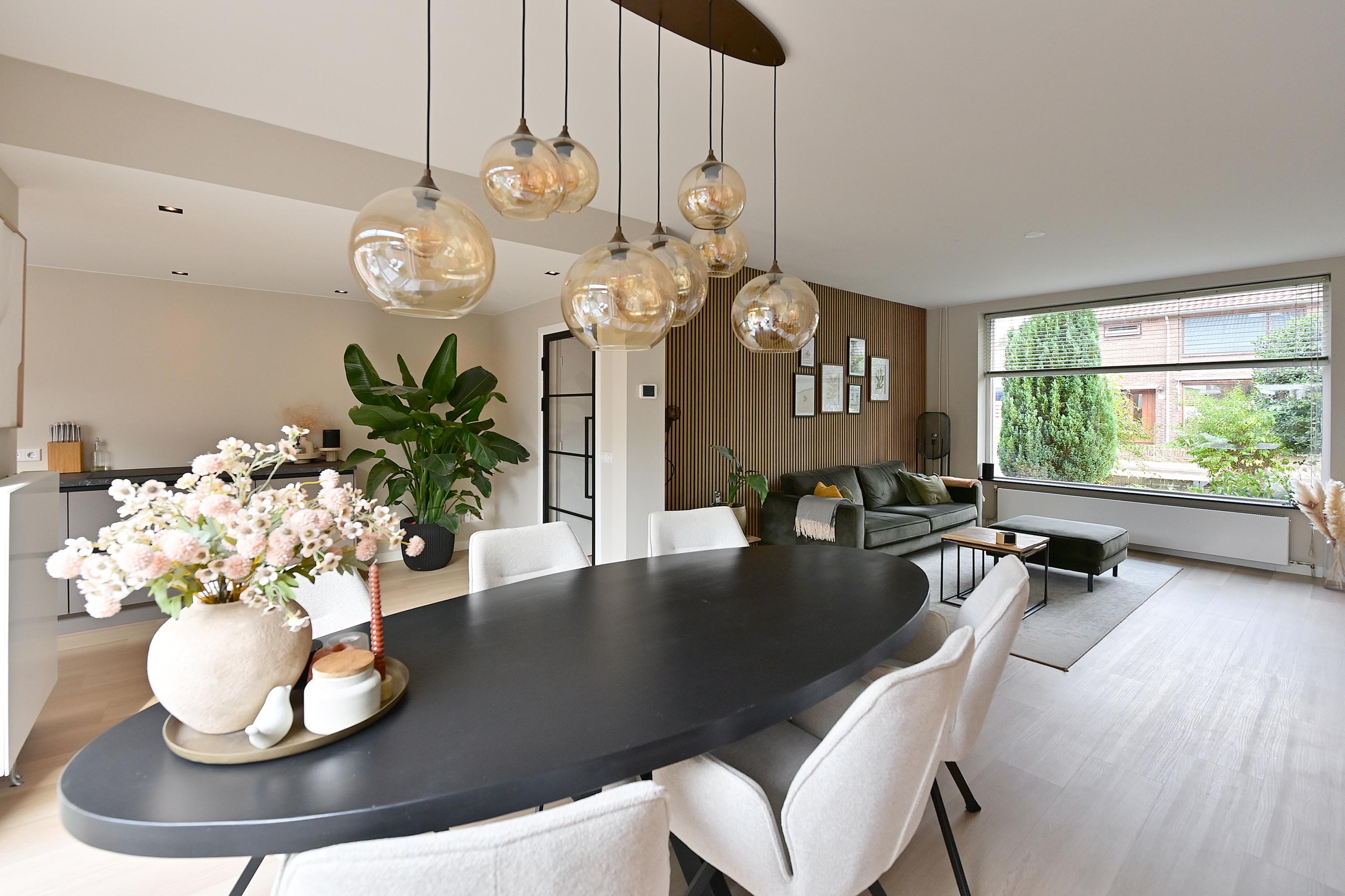 Tussenwoning te koop: Omroeplaan 30, Huizen