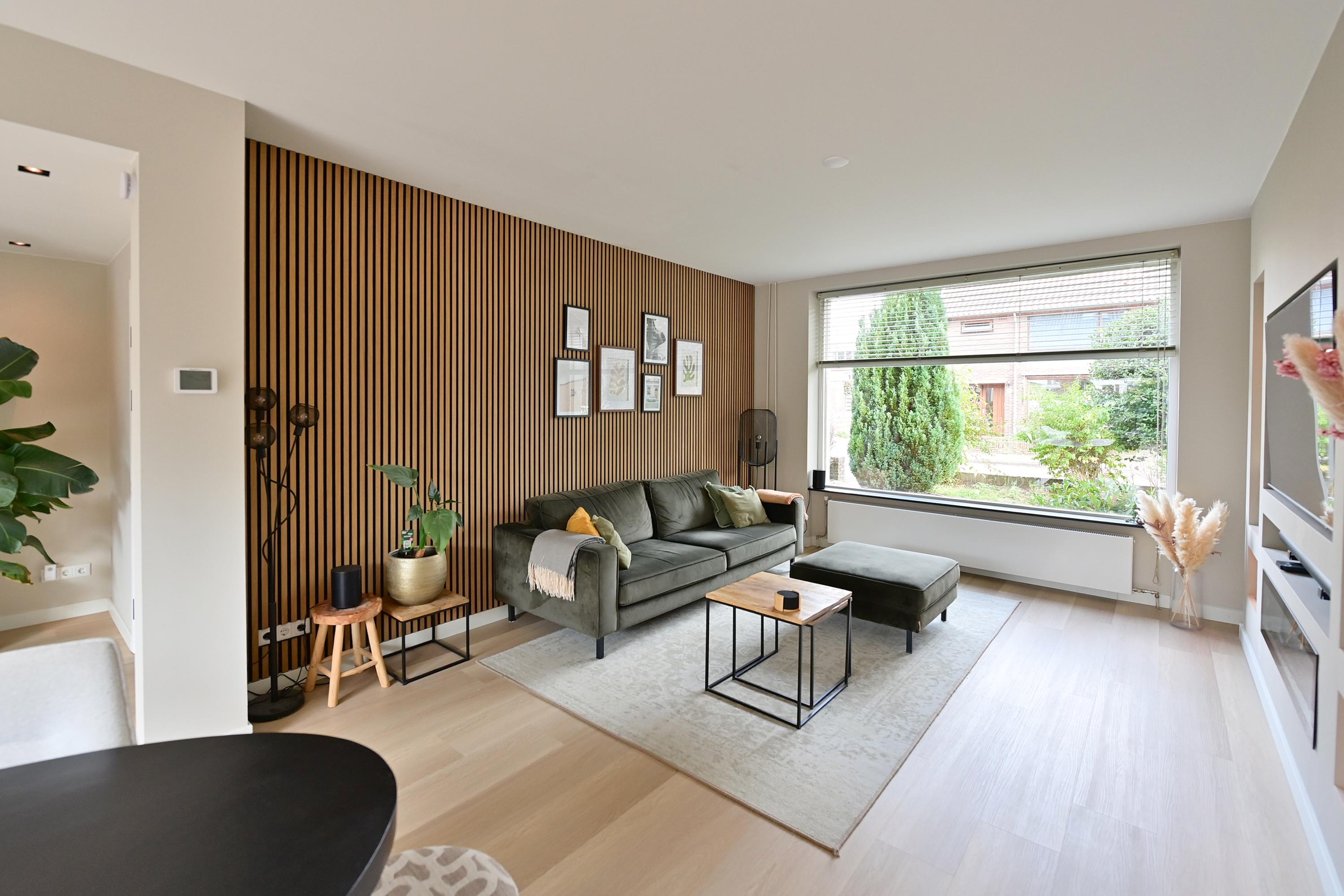 Tussenwoning te koop: Omroeplaan 30, Huizen
