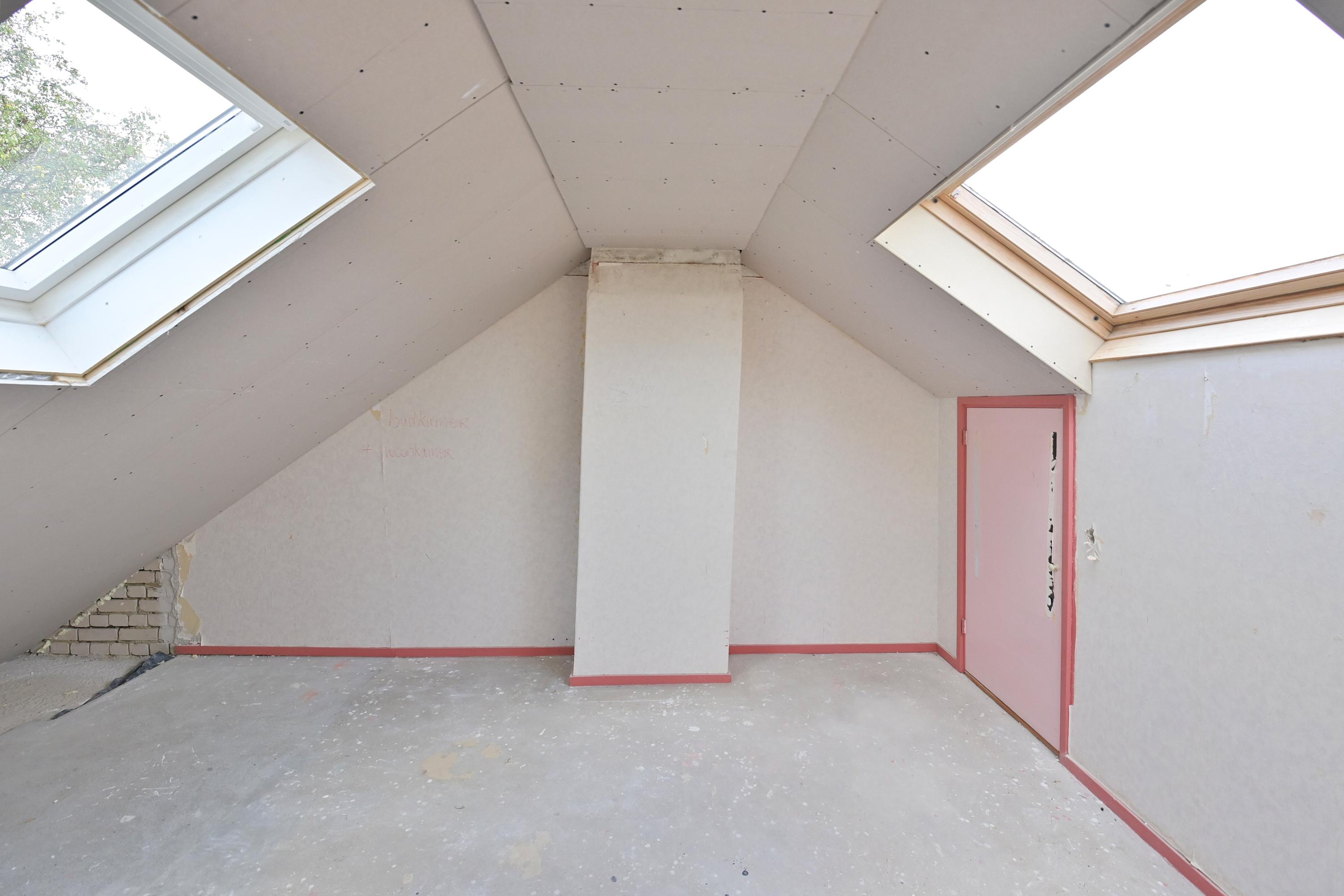 Tussenwoning te koop: Omroeplaan 30, Huizen