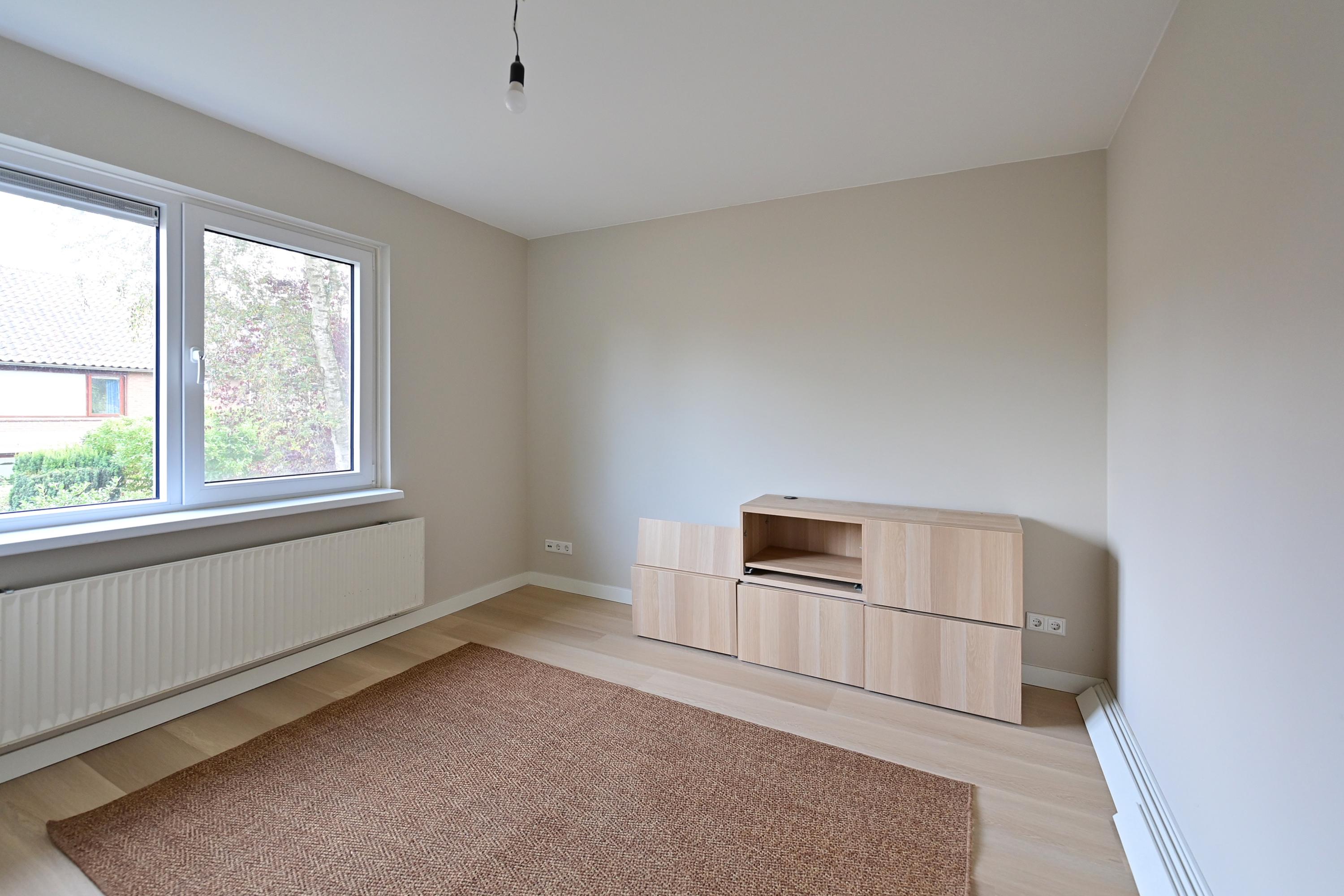 Tussenwoning te koop: Omroeplaan 30, Huizen